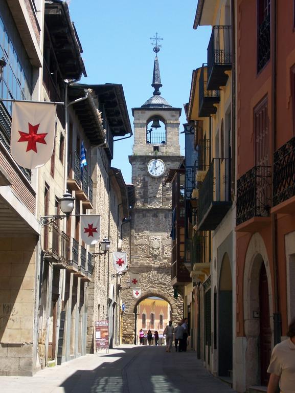 Hostal Monteclaro Ponferrada Exterior photo